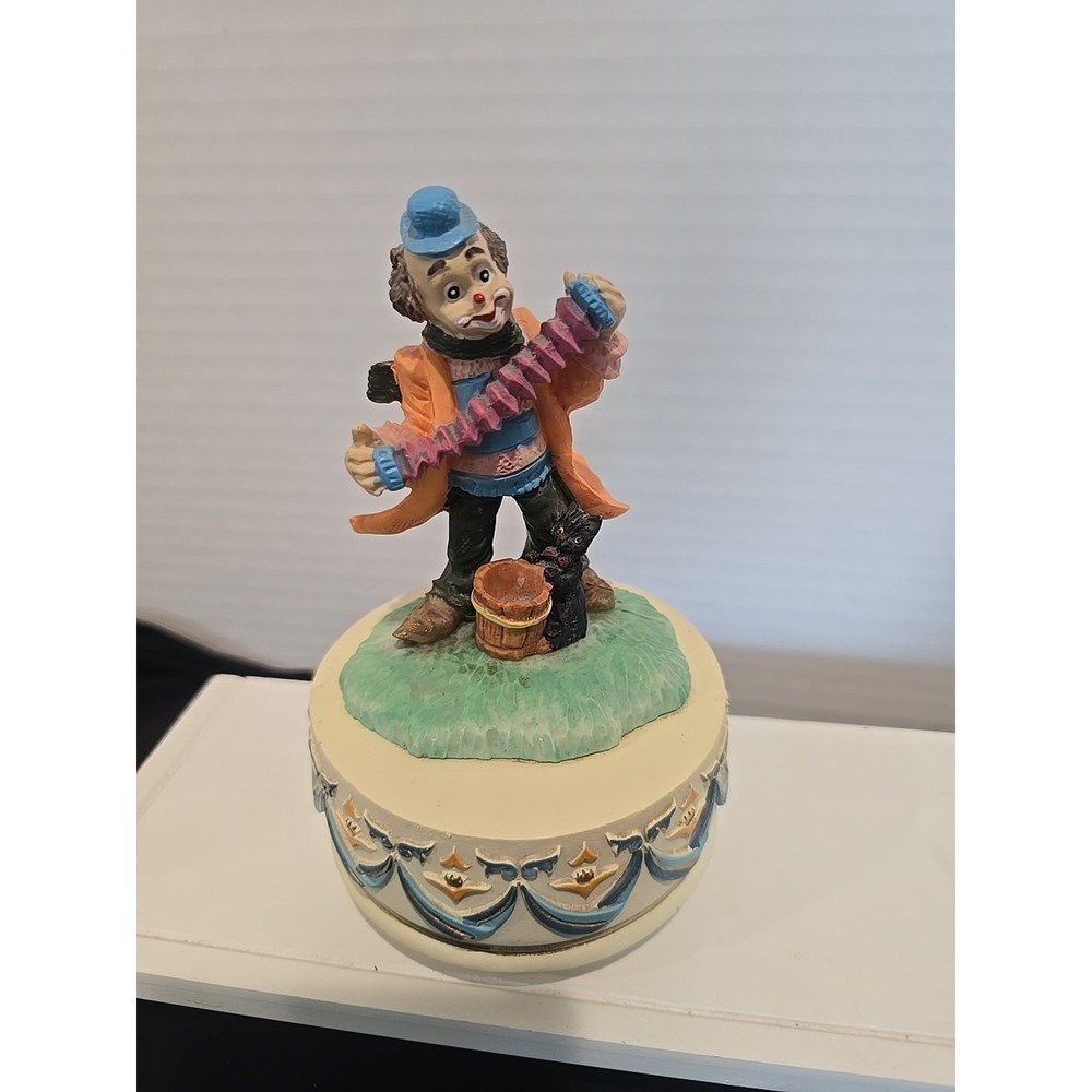 Vintage 1980's DAVAR Revolving Musical Clown w/ Accordion & Cat‎ – Taiwan